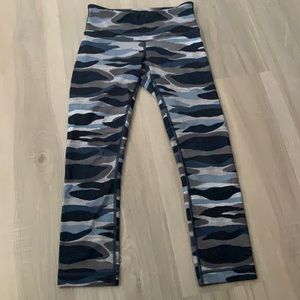 Lululemon Capri Camo Print Leggings